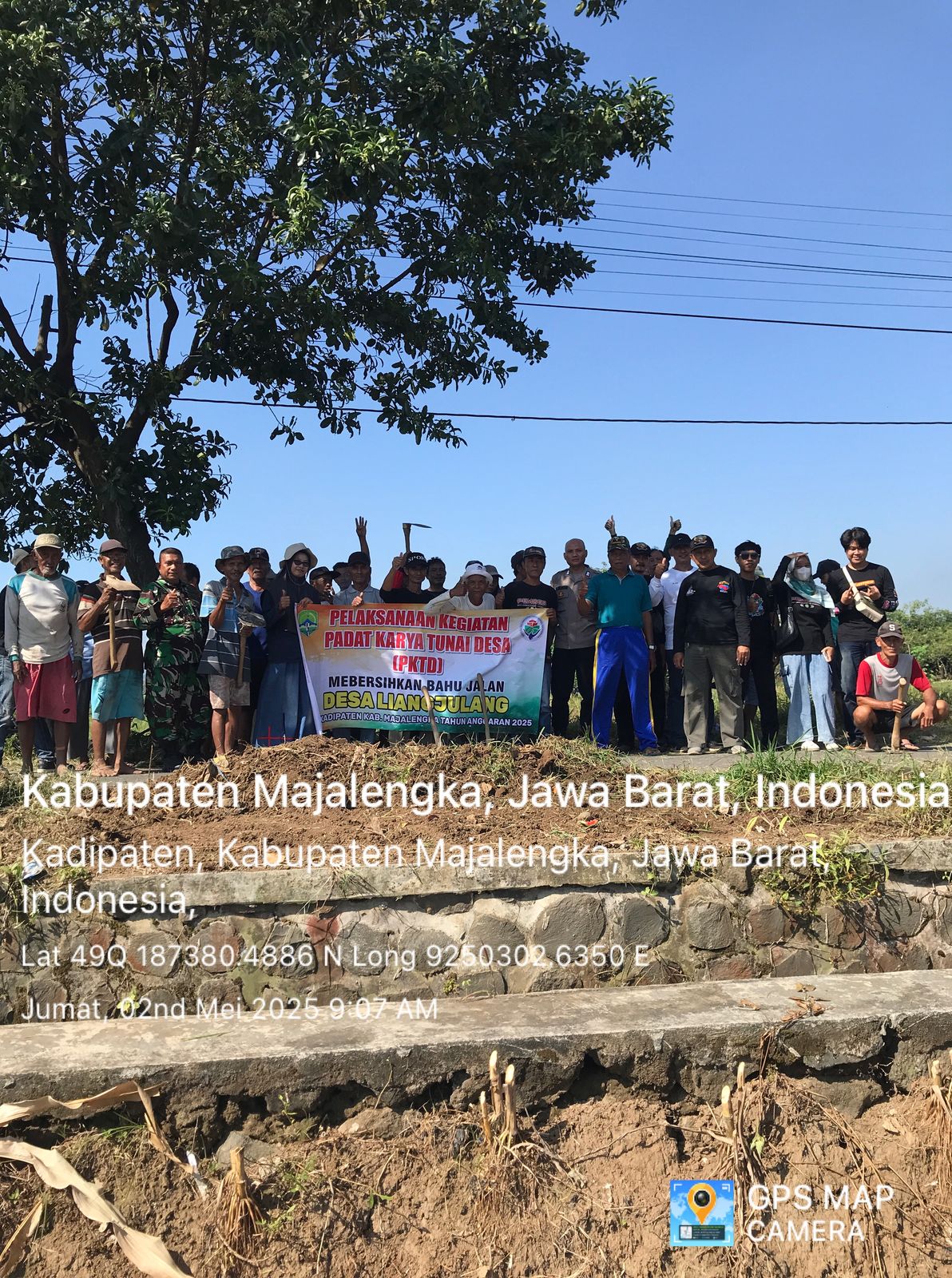 PELAKSANAAN PKTD PEMBERSIHAN BAHU JALAN   DI BLOK LAPANGSARI 